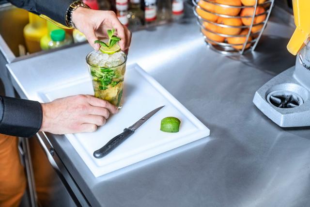 cocktail mojito preparation