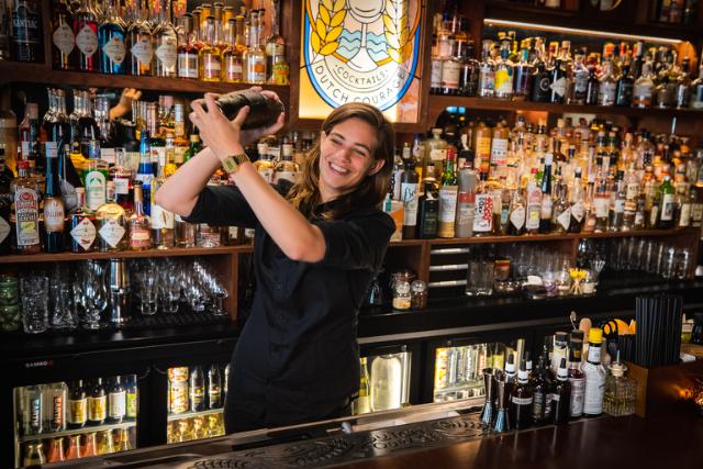 Tess Posthumus mixes a cocktail